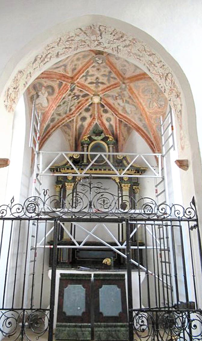 2023_09_Krönungskapelle_innen_Altar